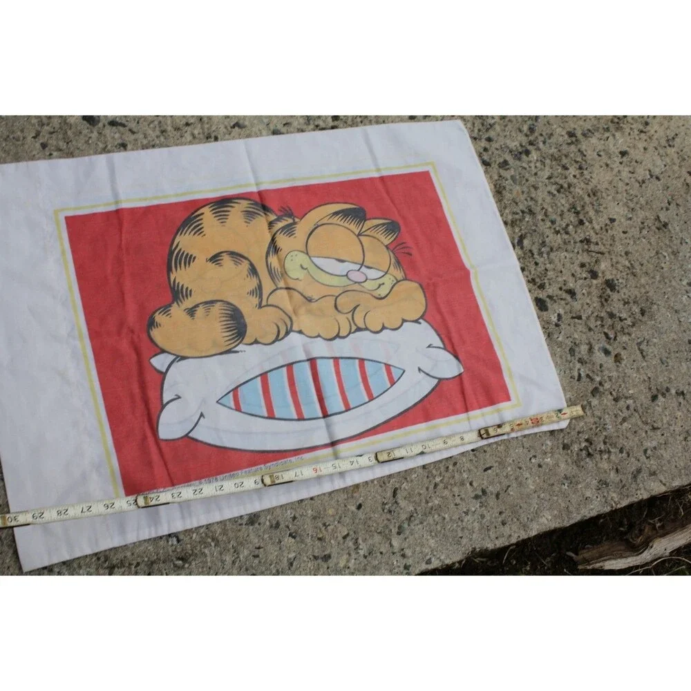 ONE Sleeping Garfield Pillowcase White Size 20x26
